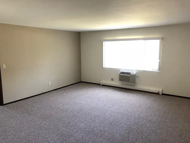 2 bed, 1100 sqft, $1,300 — Photo 3