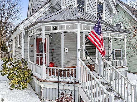 2nd image of 525 Webster St