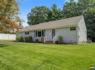 5 Holyoke Drive, Oakland, NJ 07436