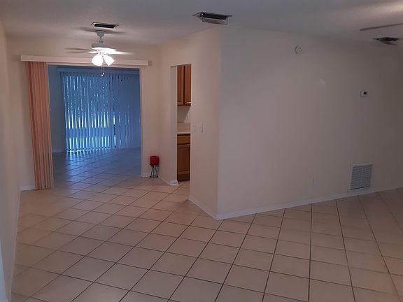 5th image of 332 Palos Ct
