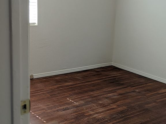 4th image of 2202 Chatsworth Blvd