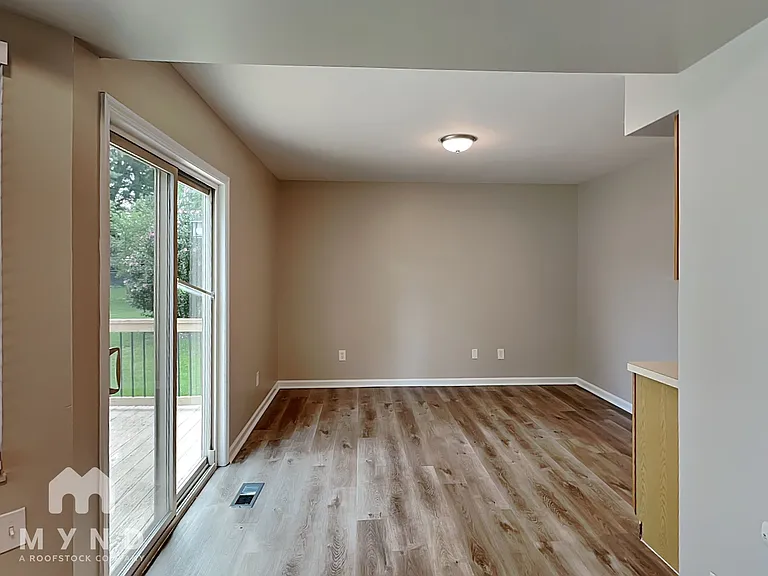 83 Woodrow Ave — Photo 5