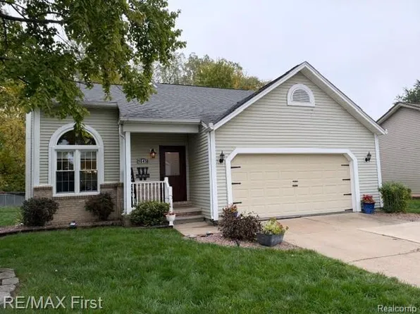 1645 Sarah Ln, Westland, MI 48186