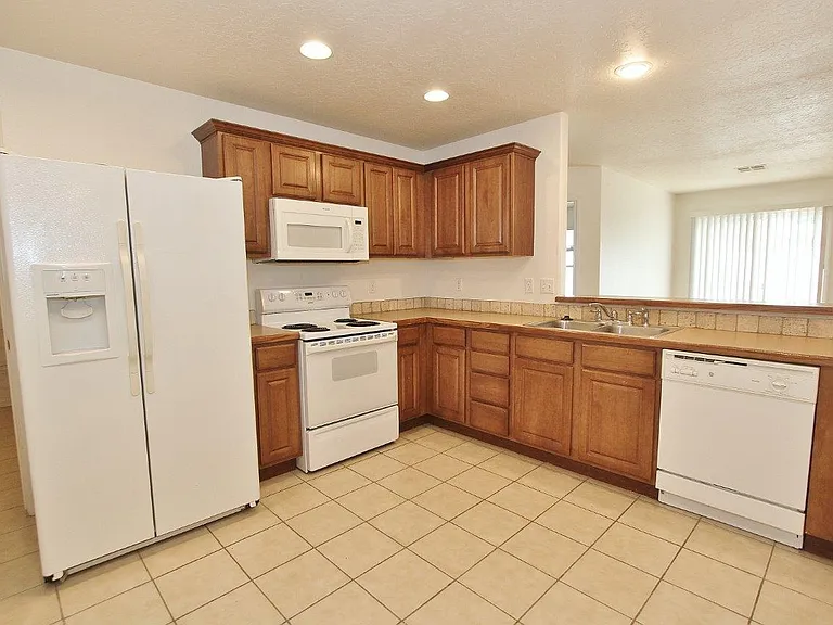 1208 N Cheshire Dr — Photo 7