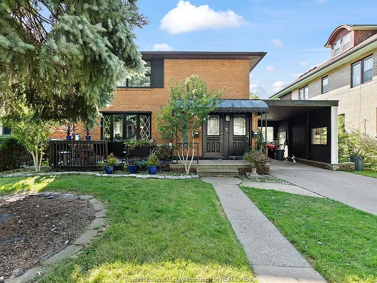 721 Devonshire Rd — Photo 7