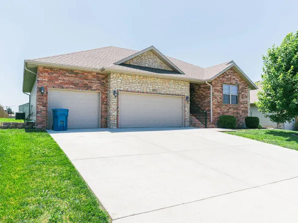 1205 N 12th Avenue, Ozark, MO 65721