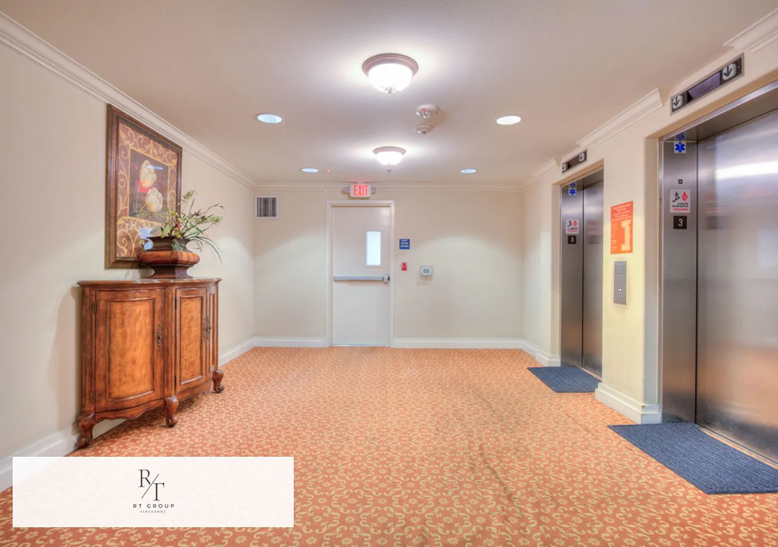 Luxurious Modern Condo in Alhambra — Photo 4