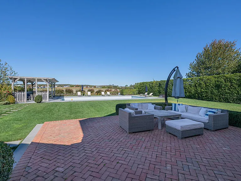 20 Millfarm Ln — Photo 26