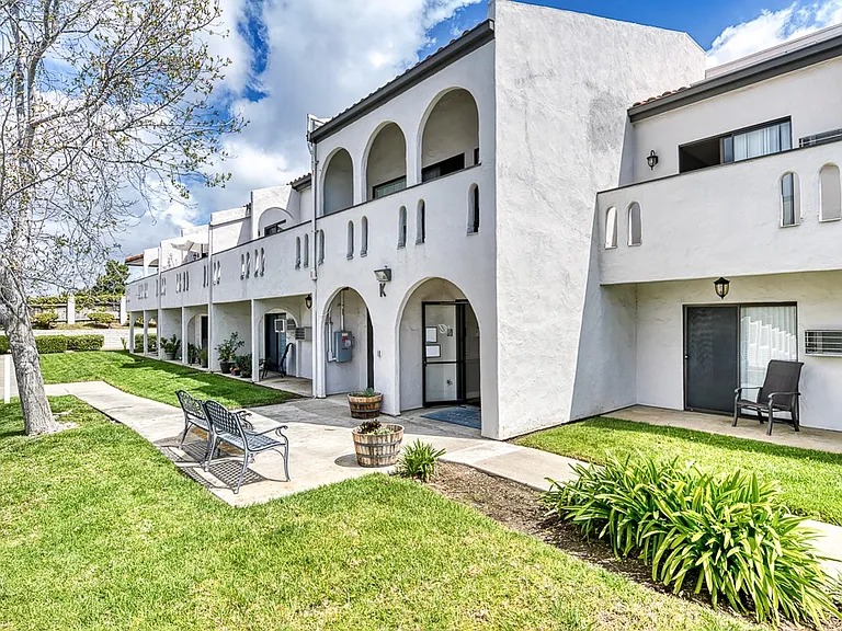 Altura Villas - 55+ Senior Apartments — Photo 9