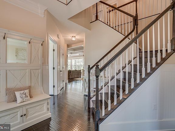 3rd image of 25 Whistler Way