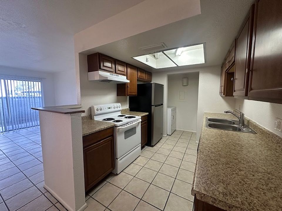1st image of 4608 W Maryland Ave Unit 113
