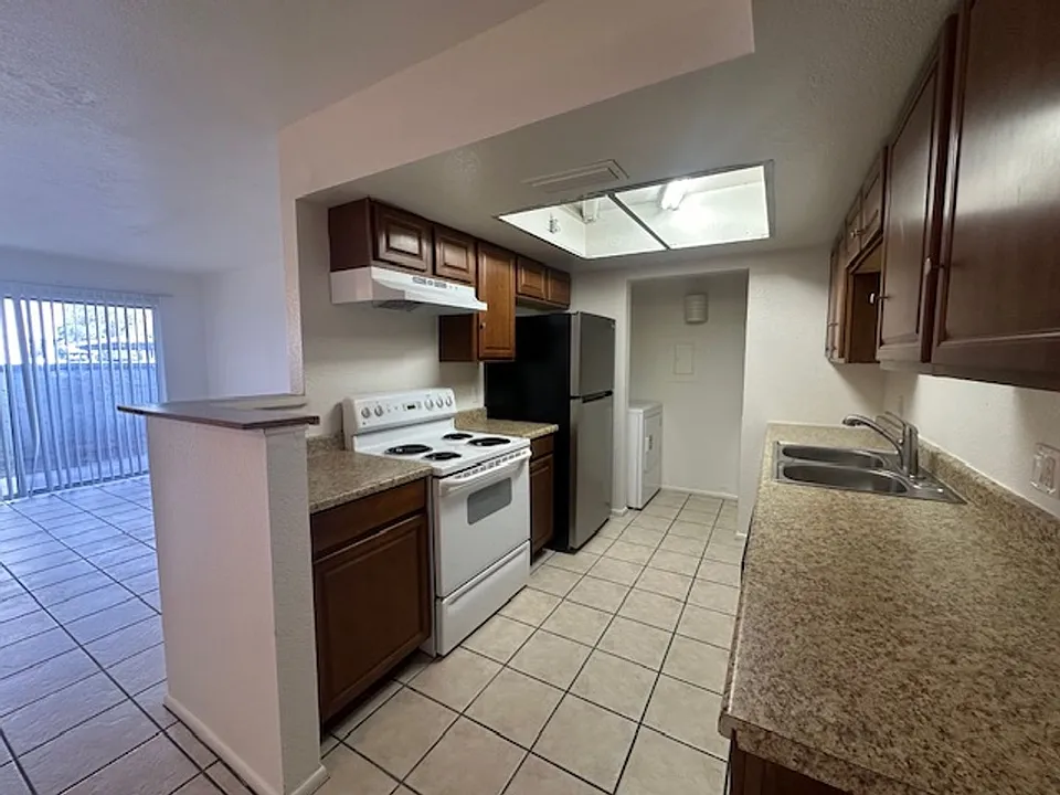 4608 W Maryland Ave #113
