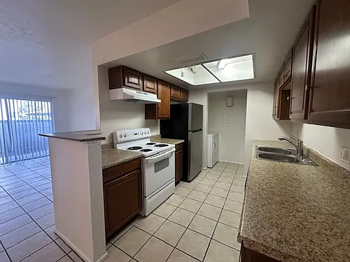 4608 W Maryland Ave #113 Photo 1