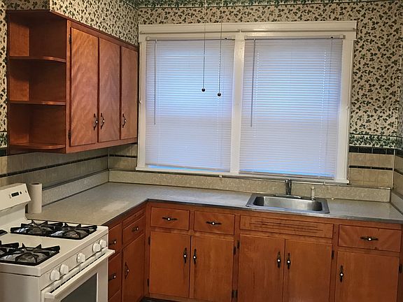 3rd image of 228 Lanza Ave #1