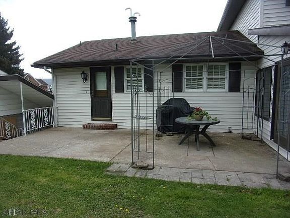 Patio/entrance to in-law suite