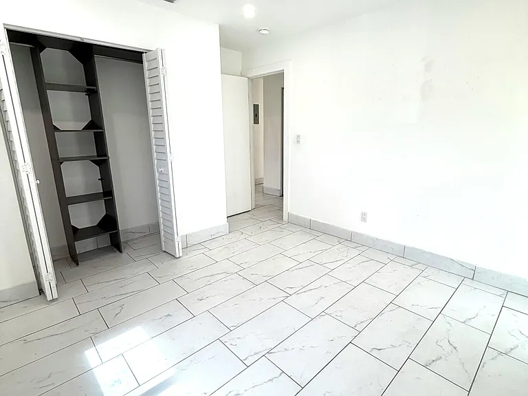 4665 SW 33rd Ave — Photo 12
