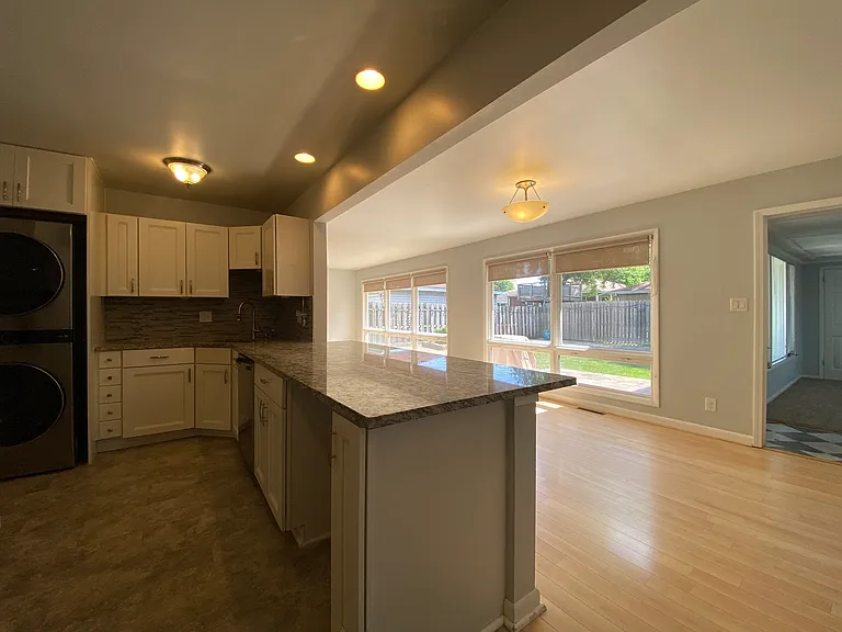 8143 Howard Ave — Photo 6