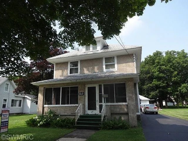 913 N Superior St photo 1