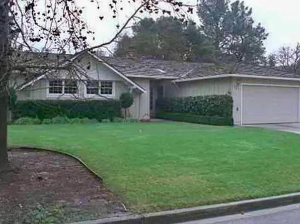 17 Lynch Ct, Moraga, CA 94556