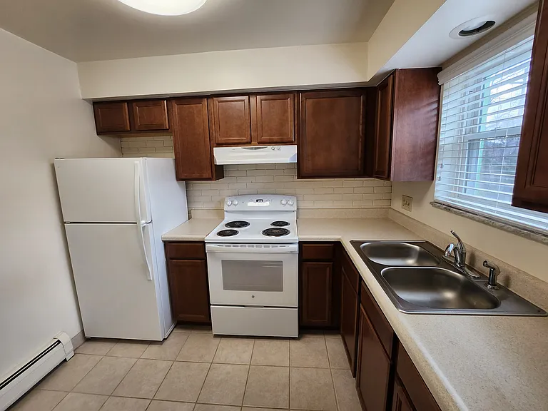 2055 Sutton Ave — Photo 4