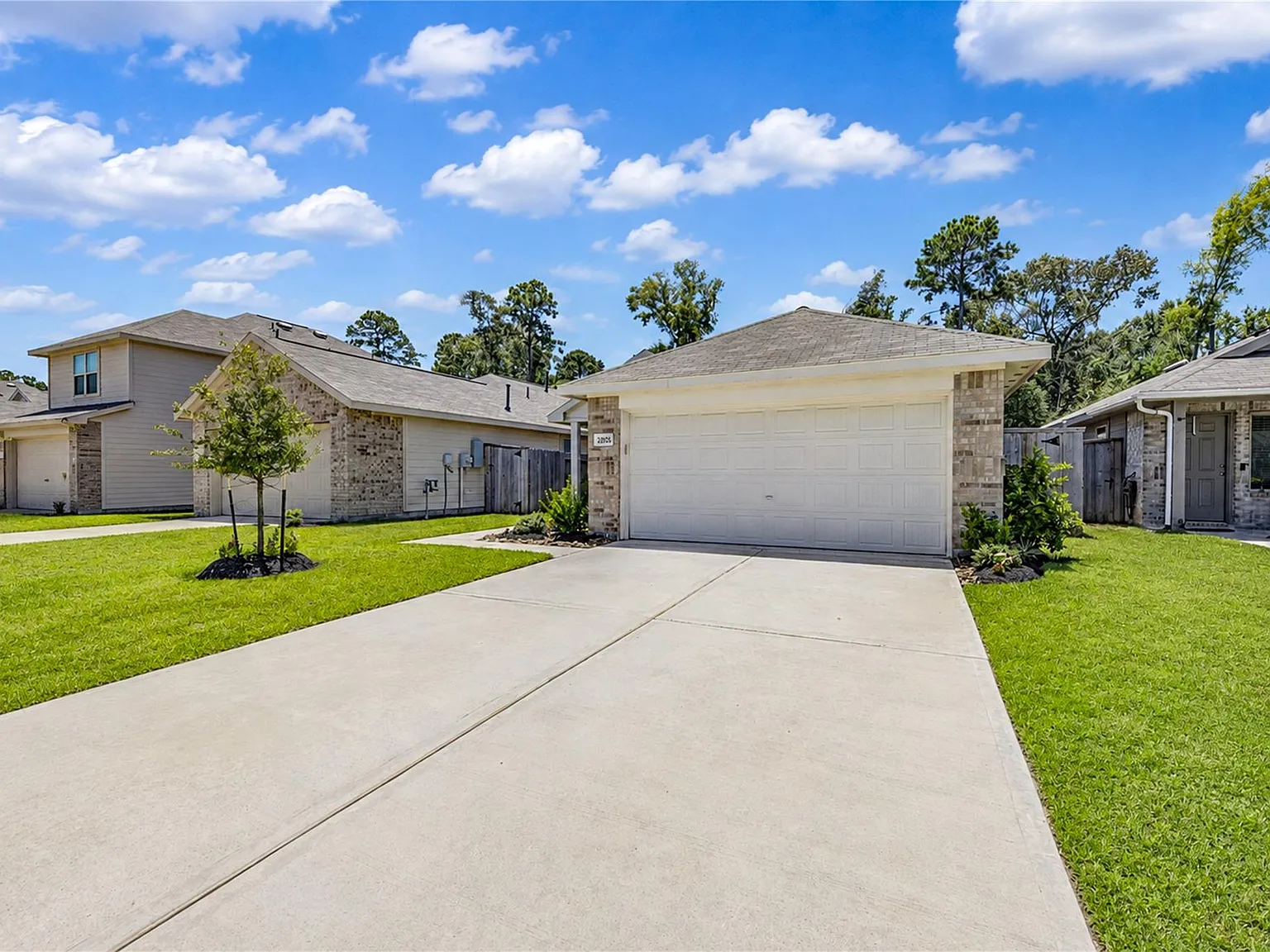 4 bed, 2.0 bath, 1690 sqft, $2,400 — Photo 3