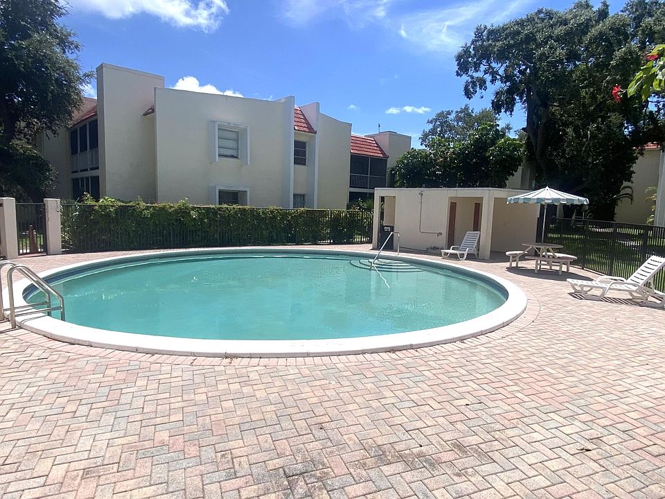 1st image of 618 NW 13th St #120