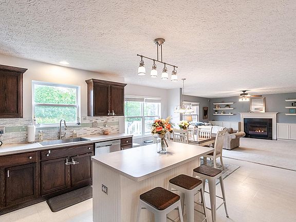 5th image of 479 Northwoods Dr