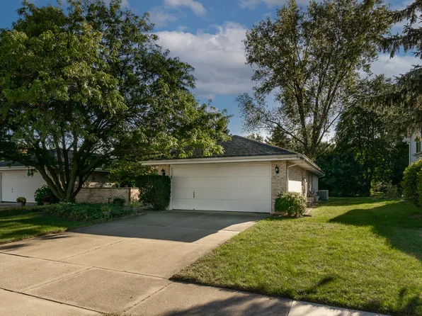 746 N Rueth Dr, Griffith, IN 46319
