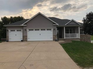 14 Oakington Dr, Geneseo, IL 61254