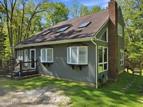 206 Fellowship Dr, Hawley, PA 18428