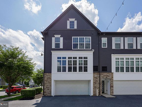 3rd image of 812 Mayer Pl