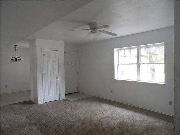 3rd image of 600 Sumbera St