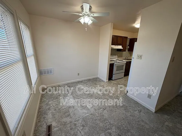 212 Norma Ct — Photo 5