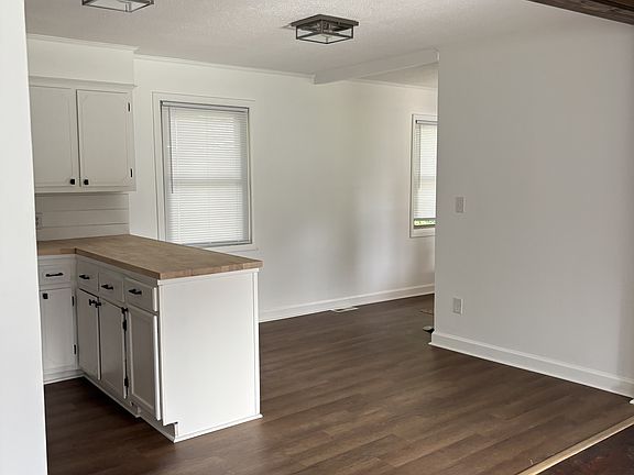 3rd image of 307 N 12th Ave