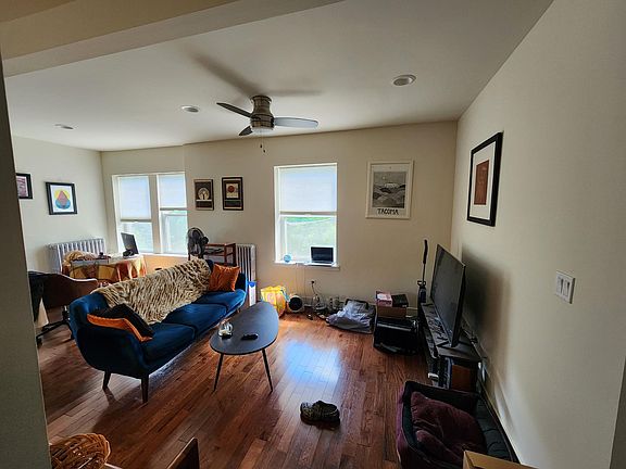 3rd image of 2135 W Ainslie St #2143-2