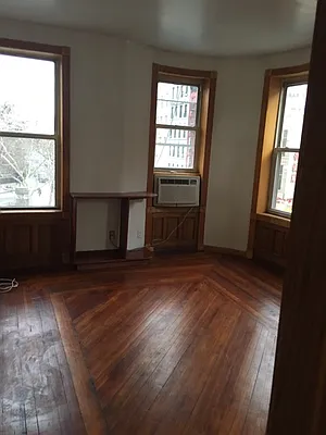 Rented by Moses Stoller, LREB | media 4