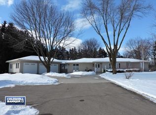 1575 Leonard Point Rd, Oshkosh, WI 54904