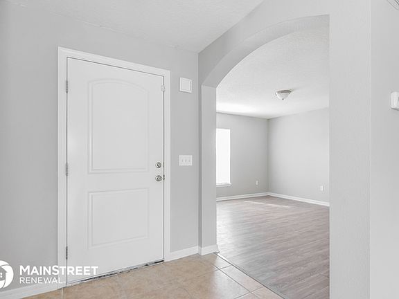 3rd image of 2202 Geneva Dr