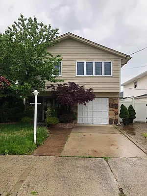 Sold by Momentum Real Estate LLC | media 2