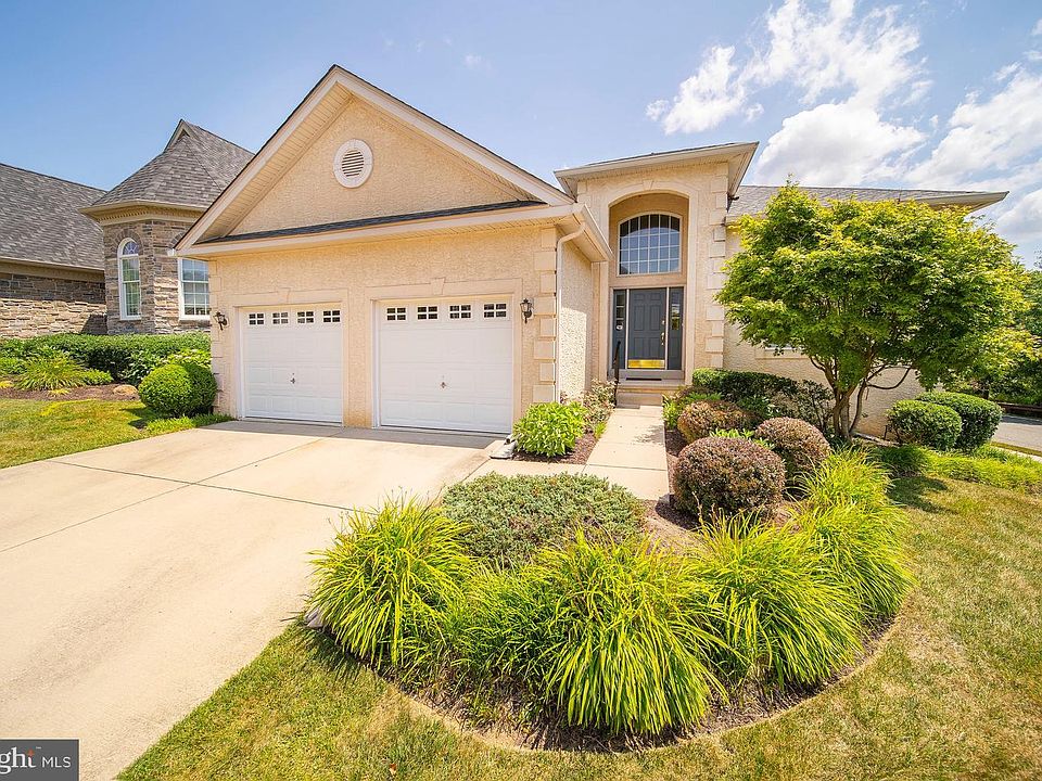 1st image of 132 S Valentine Dr