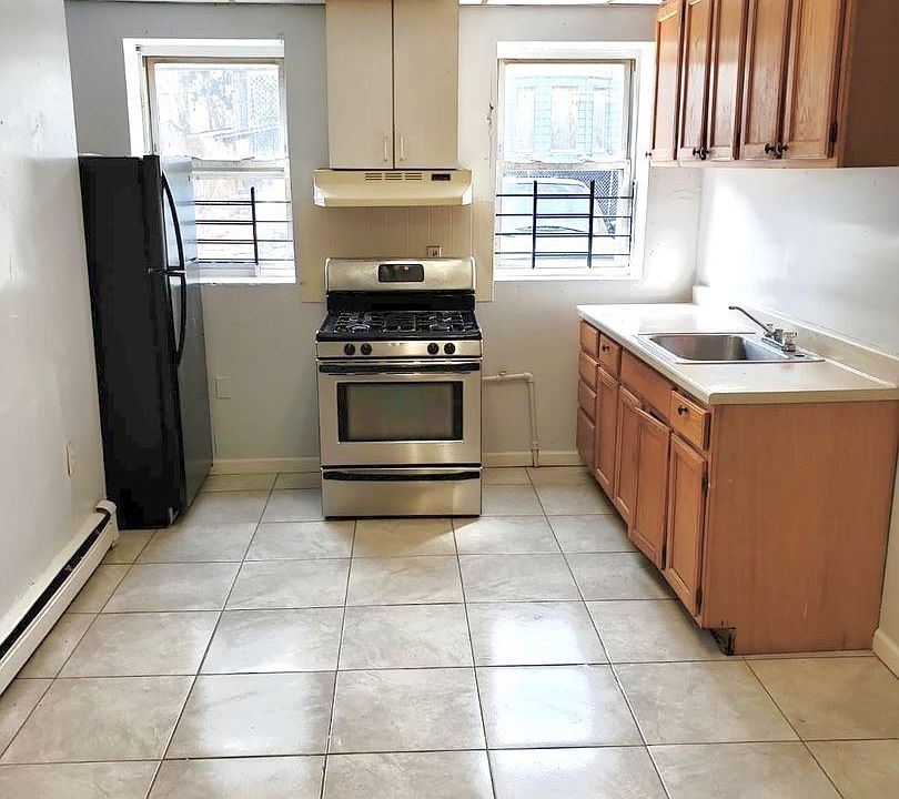 1st image of 55 Carpenter Ave APT 1