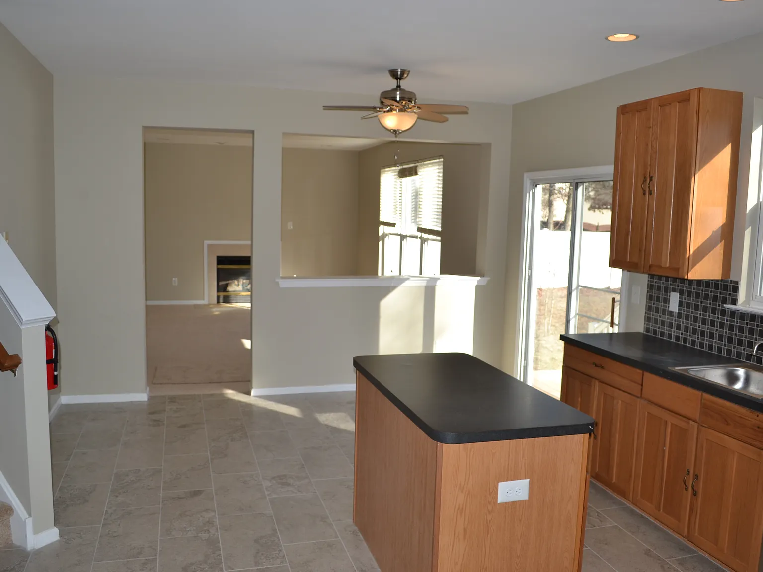 4 bed, 2.5 bath, 2376 sqft, $3,600 — Photo 4