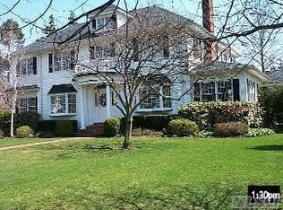 141 Whitehall Blvd, Garden City, NY 11530