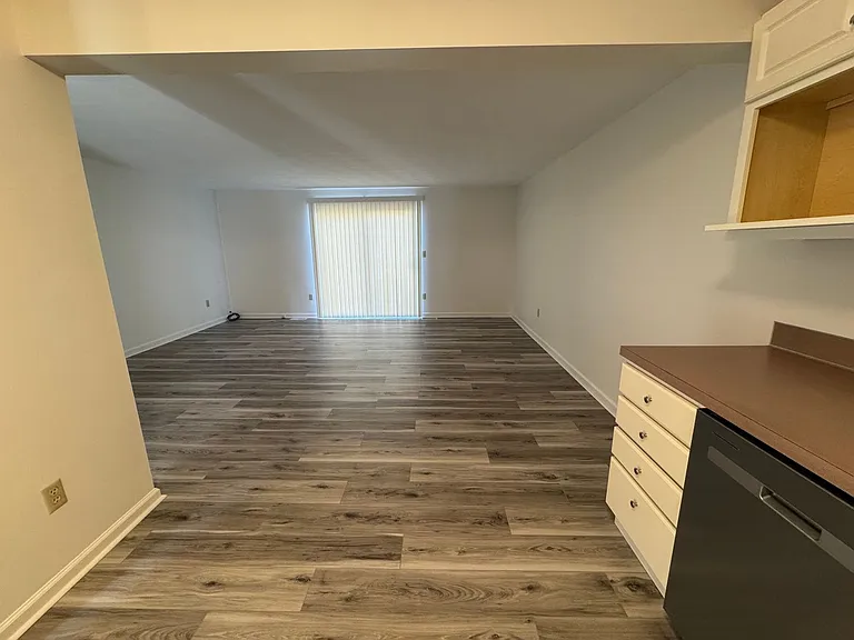 323 Gillespie Ave — Photo 6