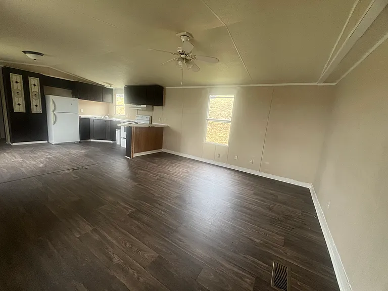 124 Middle Ave — Photo 10