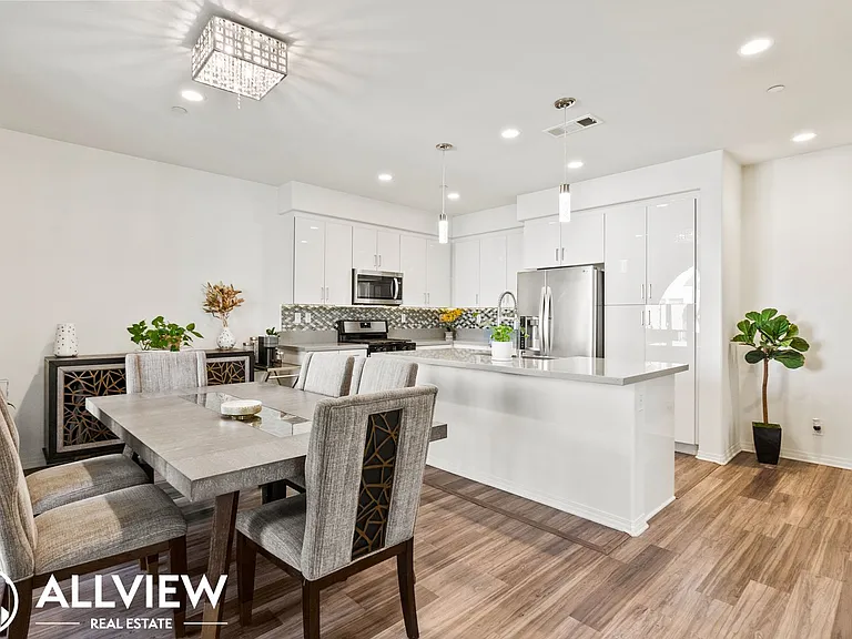 665 S Kinney Way — Photo 5