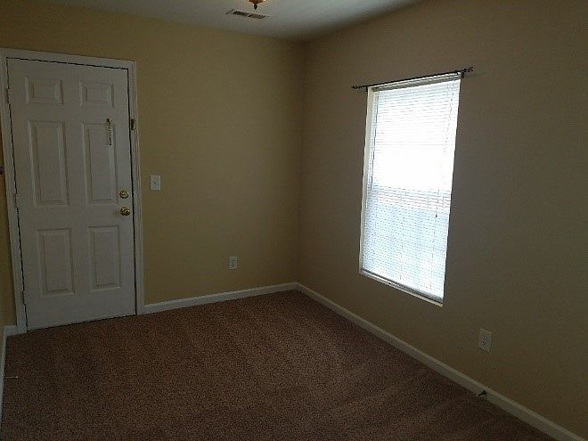 2nd image of 113 Settlemyre Pl