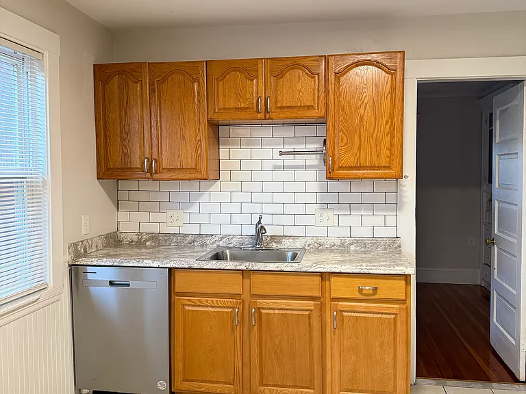 4110 Washington St #2 — Photo 10