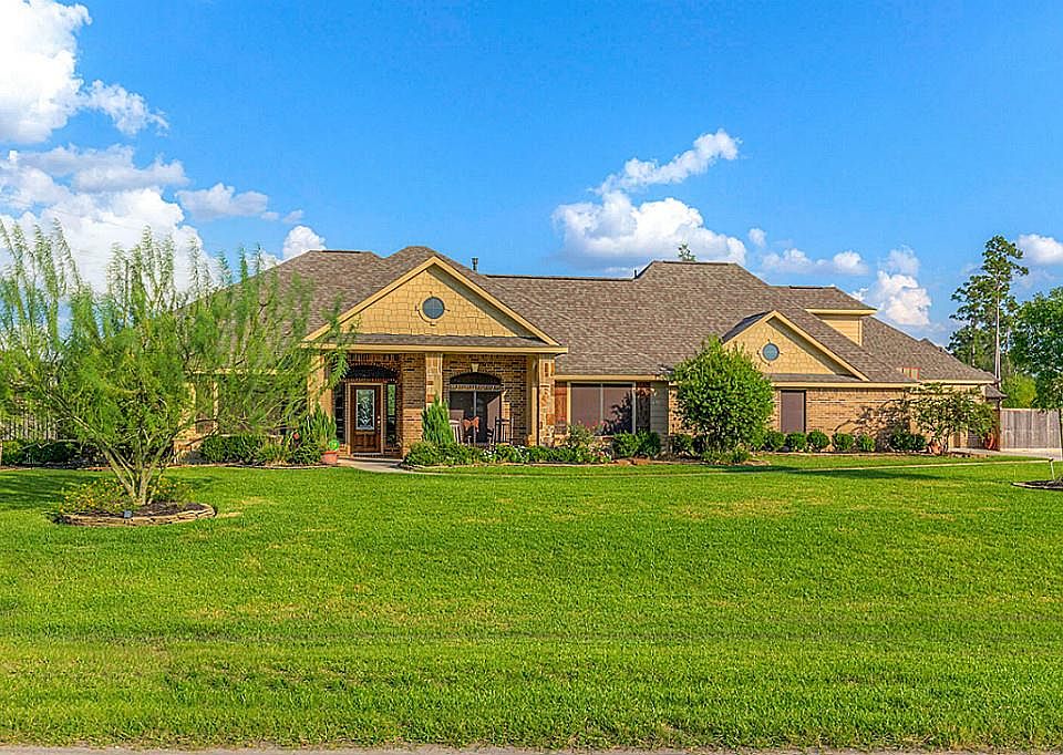 1st image of 40710 Manor Dr