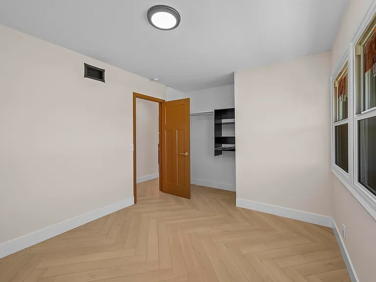 9433 Geranium Cir — Photo 31